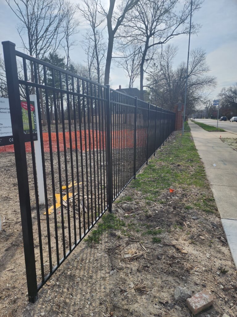 3 RAILS FLAT TOP BLACK METAL FENCE
